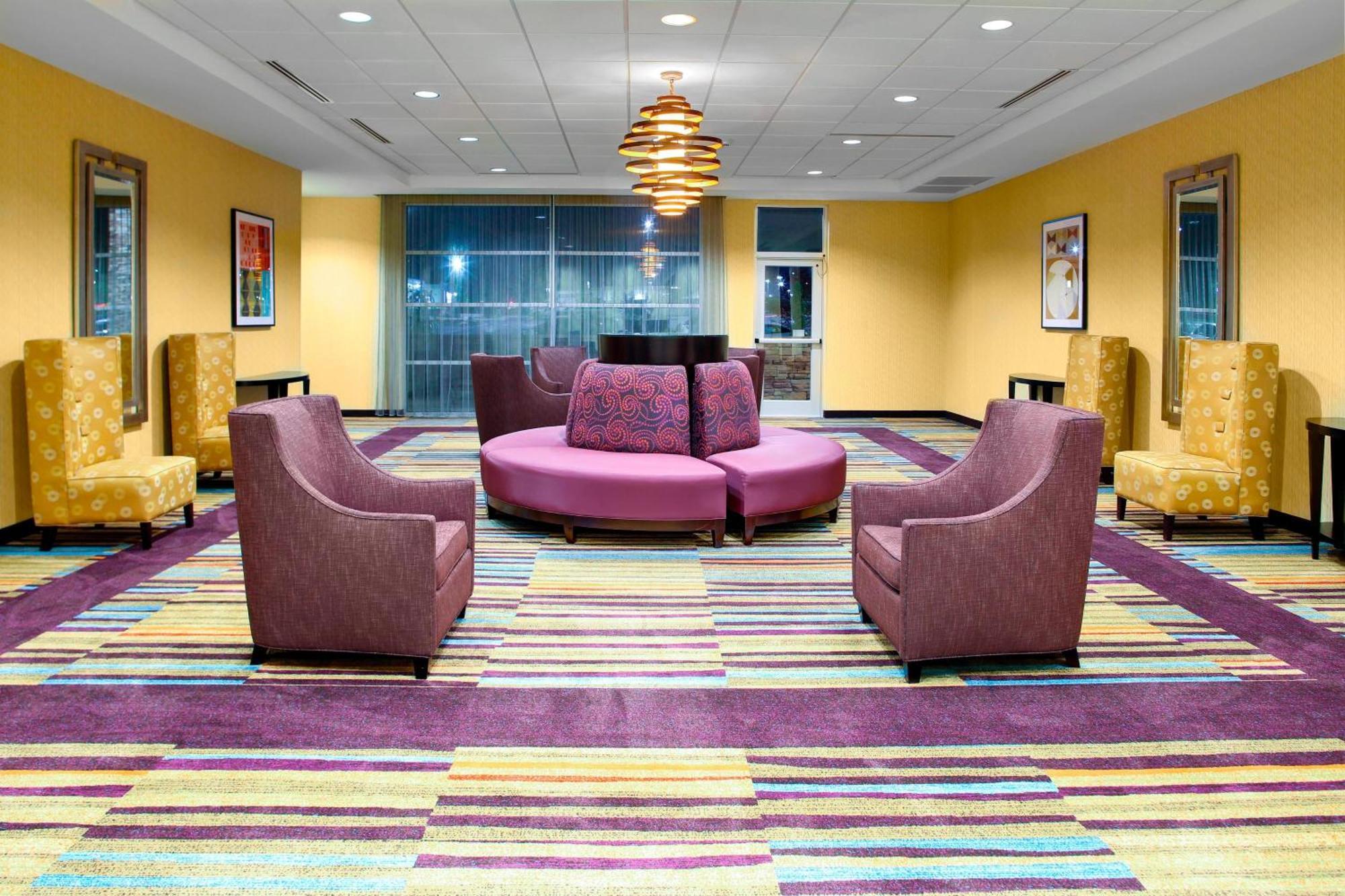 Fairfield & By Marriott Atlanta 3*
